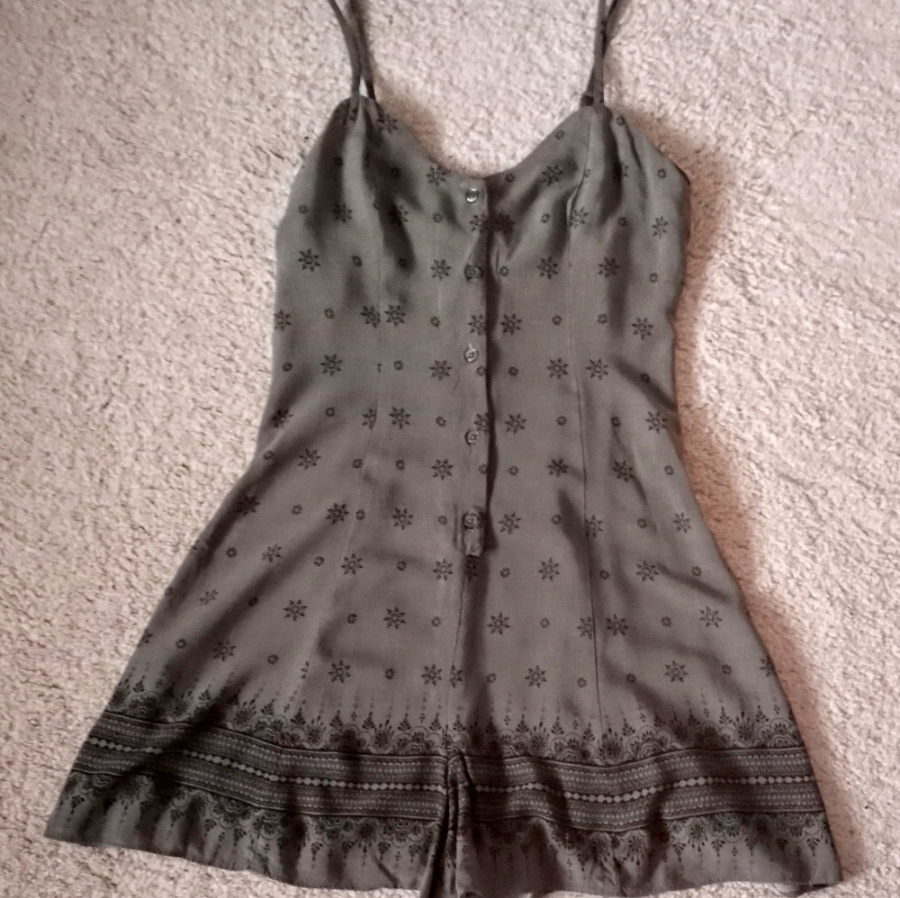Heart Neckline Romper | Mudd